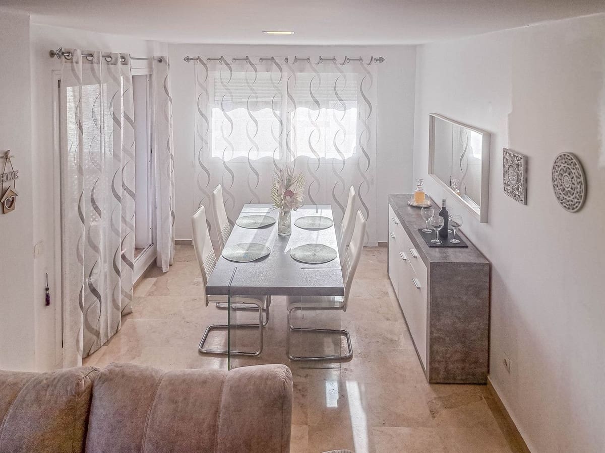 2 slaapkamer Penthouse te huur in La Alcaidesa met zwembad garage - € 1.100 (Ref: 9985565)