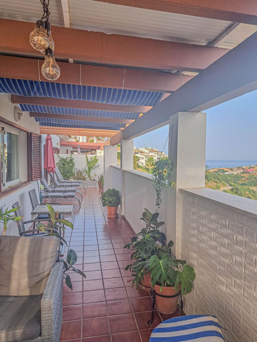 2 slaapkamer Penthouse te huur in La Alcaidesa met zwembad garage - € 1.100 (Ref: 9985565)