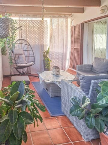 2 soverom Penthouse til leie i La Alcaidesa med svømmebasseng garasje - € 1 100 (Ref: 9985565)