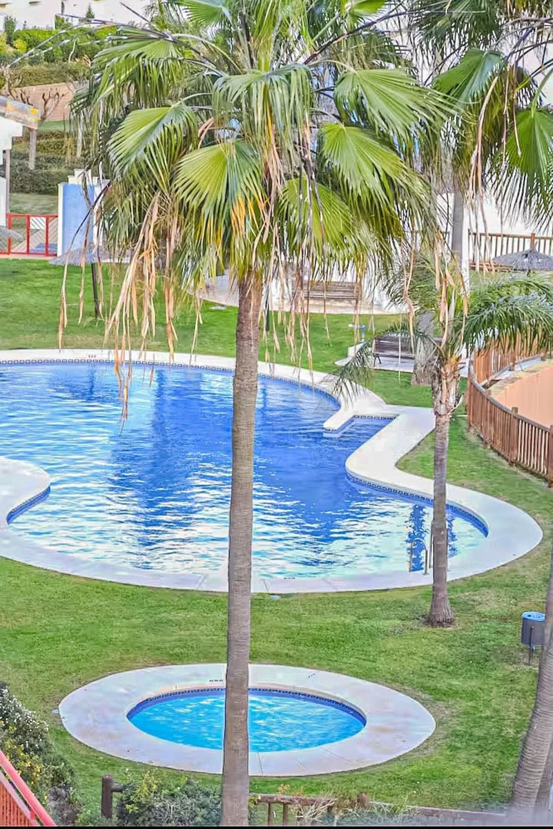 2 slaapkamer Penthouse te huur in La Alcaidesa met zwembad garage - € 1.100 (Ref: 9985565)
