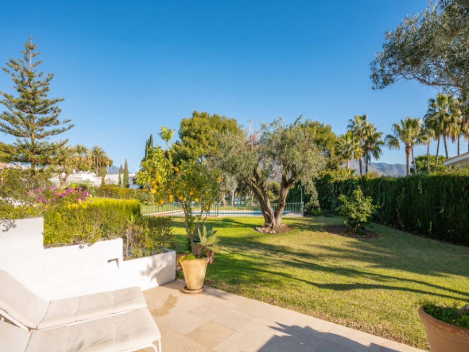 3 bedroom Townhouse for sale in Nueva Andalucia, Marbella with pool €