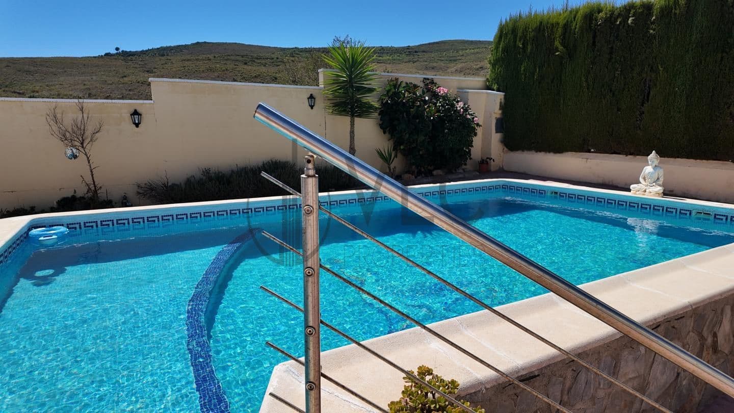 Chalet de 6 habitaciones en Turís en venta con piscina garaje - 299.950 € (Ref: 10077551)