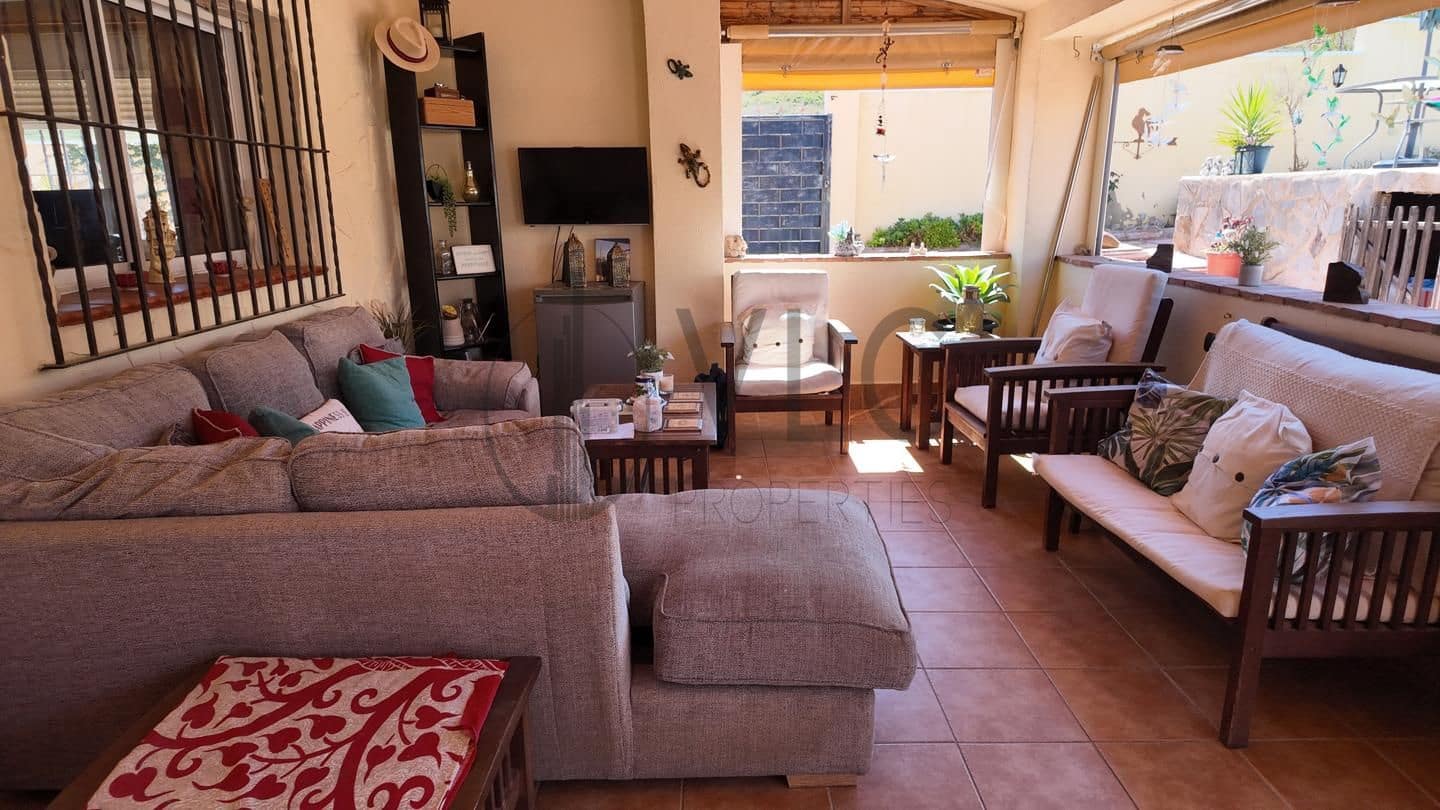 Chalet de 6 habitaciones en Turís en venta con piscina garaje - 299.950 € (Ref: 10077551)