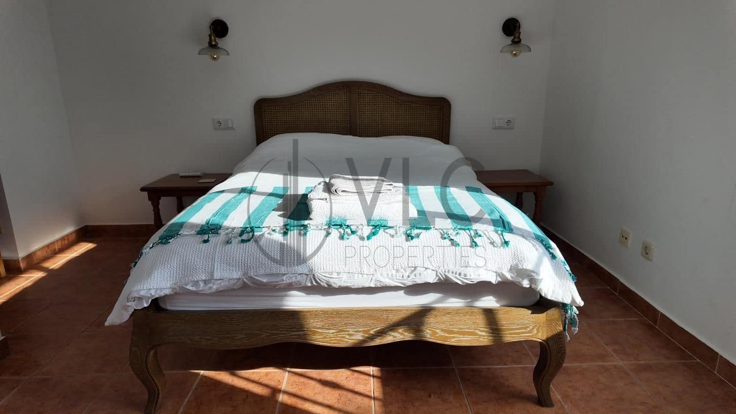 11 bedroom Villa for rent in Turis with pool garage - € 700 (Ref: 10130223)