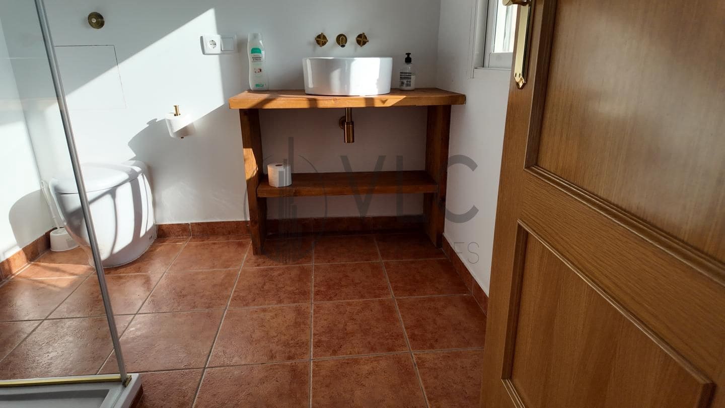 11 bedroom Villa for rent in Turis with pool garage - € 700 (Ref: 10130223)
