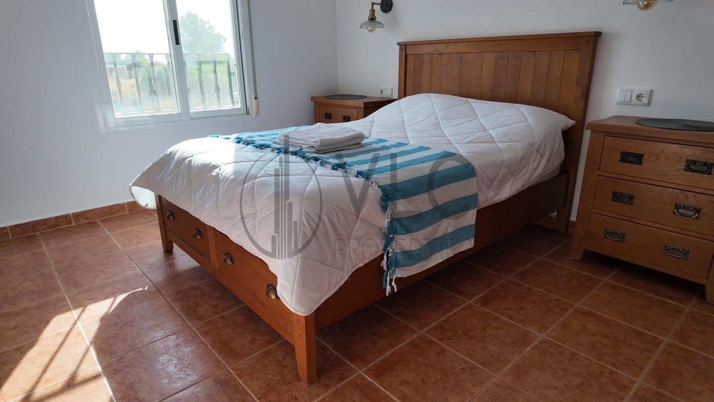 11 bedroom Villa for rent in Turis with pool garage - € 700 (Ref: 10130223)