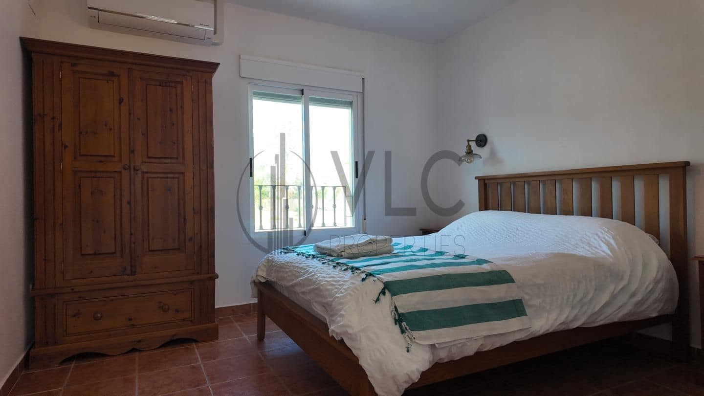11 bedroom Villa for rent in Turis with pool garage - € 700 (Ref: 10130223)