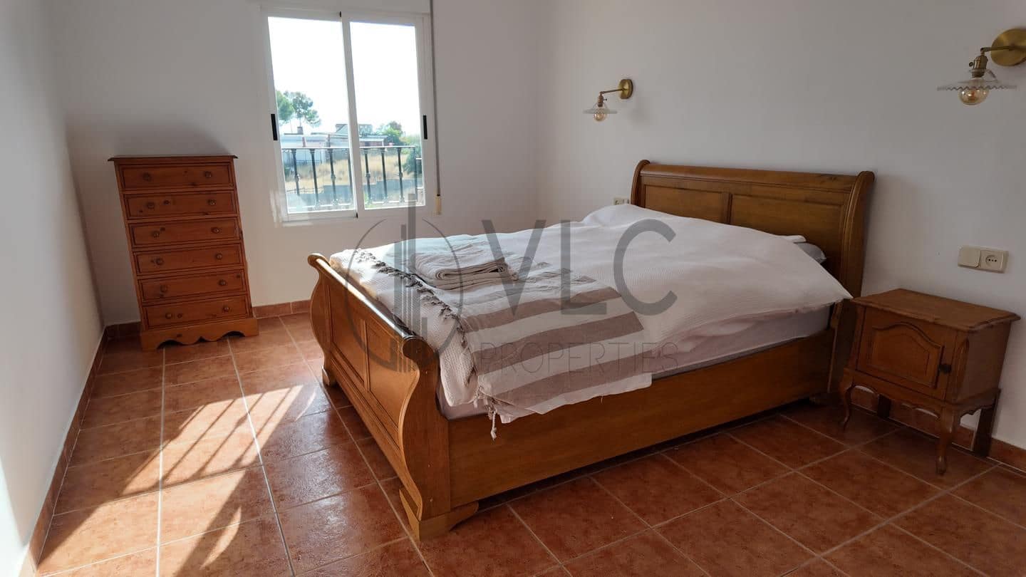 11 bedroom Villa for rent in Turis with pool garage - € 700 (Ref: 10130223)