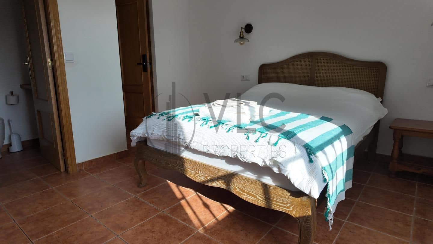 11 bedroom Villa for rent in Turis with pool garage - € 700 (Ref: 10130223)