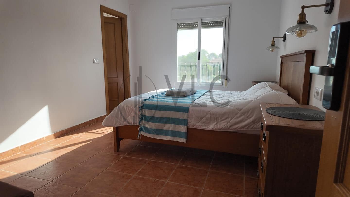 11 bedroom Villa for rent in Turis with pool garage - € 700 (Ref: 10130223)