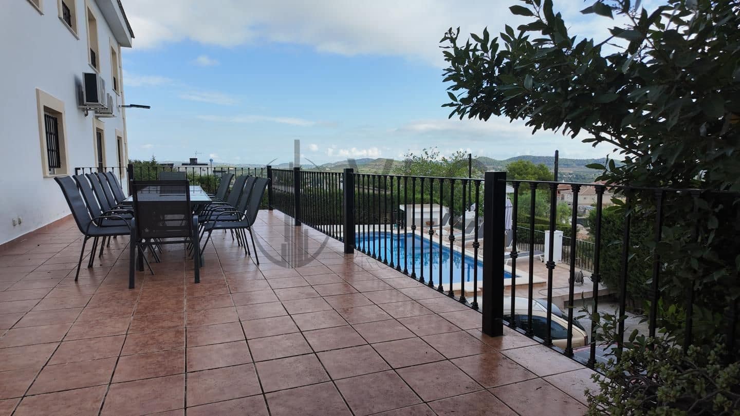 11 bedroom Villa for rent in Turis with pool garage - € 700 (Ref: 10130223)