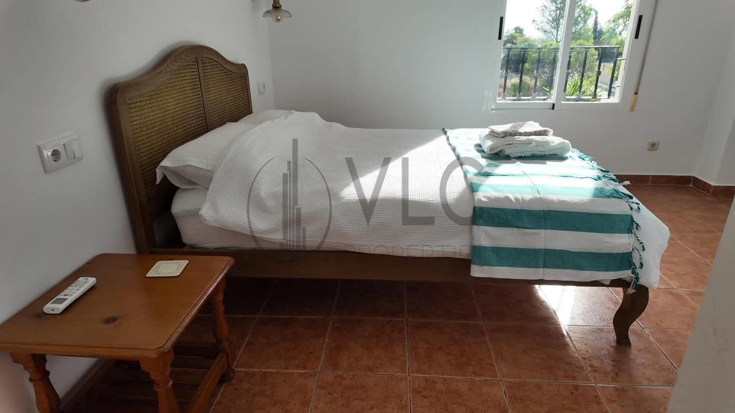 11 bedroom Villa for rent in Turis with pool garage - € 700 (Ref: 10130223)