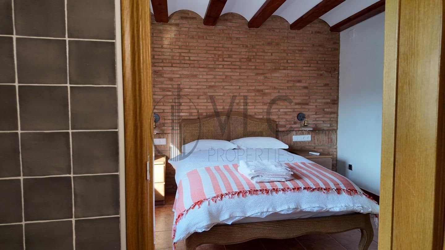 11 bedroom Villa for rent in Turis with pool garage - € 700 (Ref: 10130223)