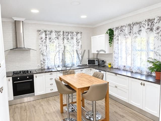 4 soverom Villa til salgs i Turís med svømmebasseng garasje - € 395 000 (Ref: 10169085)