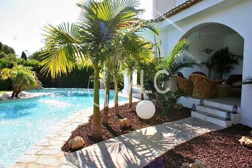 6 bedroom Villa for sale in Campoamor with pool - € 798,000 (Ref: 7171030)
