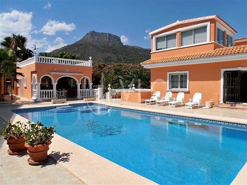 5 soveværelse Villa til salg i Calpe / Calp med swimmingpool garage - € 895.000 (Ref: 7176357)