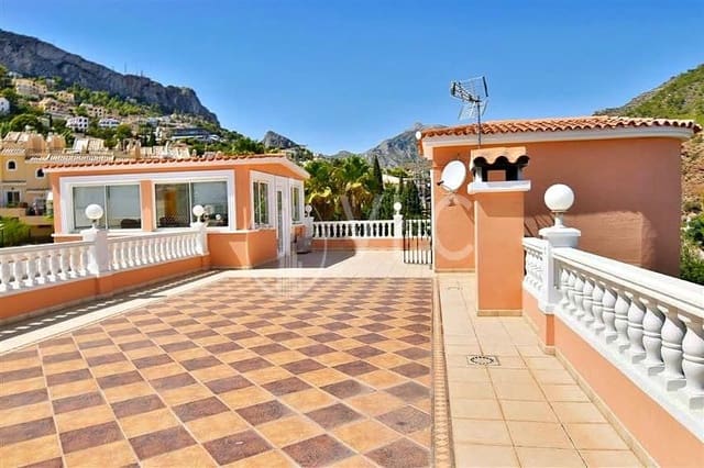 5 slaapkamer Villa te koop in Maryvilla, Calpe / Calp met zwembad garage - € 895.000 (Ref: 7176357)