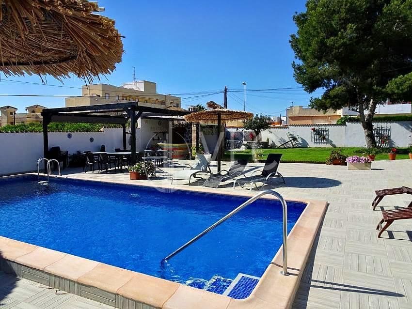 9 soveværelse Villa til salg i Orihuela Costa med swimmingpool garage - € 674.000 (Ref: 7307841)