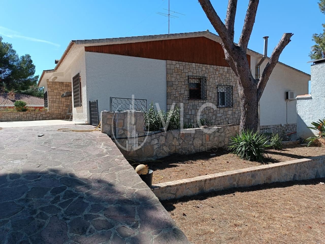 5 soveværelse Villa til salg i Godelleta med swimmingpool garage - € 440.000 (Ref: 7413423)