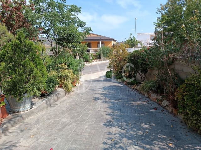 4 bedroom Villa for sale in Montroy - € 210,000 (Ref: 7576121)