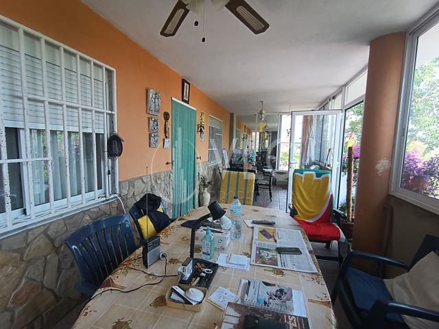 4 bedroom Villa for sale in Montroy - € 210,000 (Ref: 7576121)