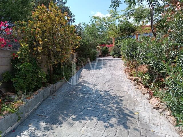 4 bedroom Villa for sale in Montroy - € 210,000 (Ref: 7576121)