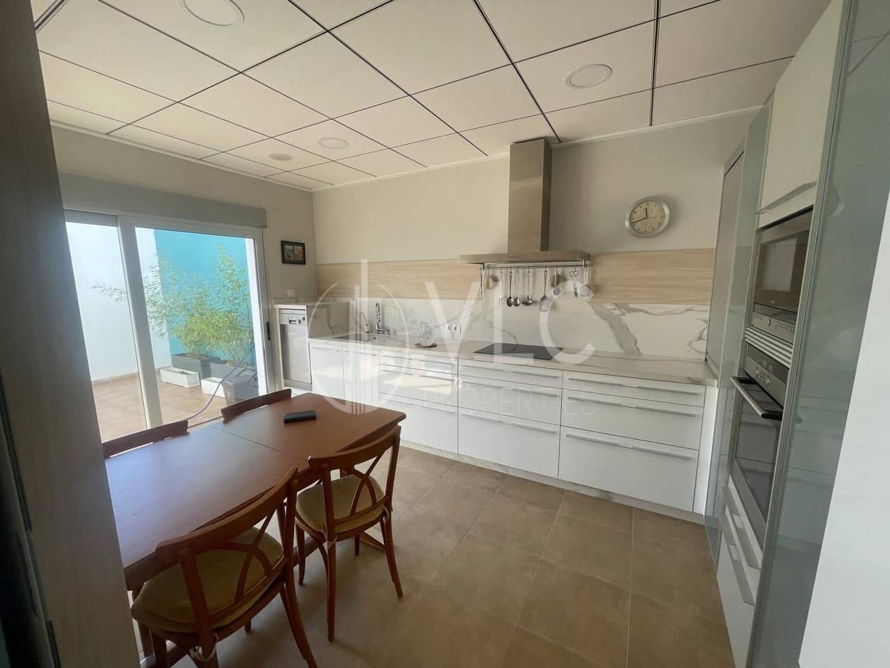 4 soverom Villa til salgs i San Juan de Enova med garasje - € 285 000 (Ref: 7581947)