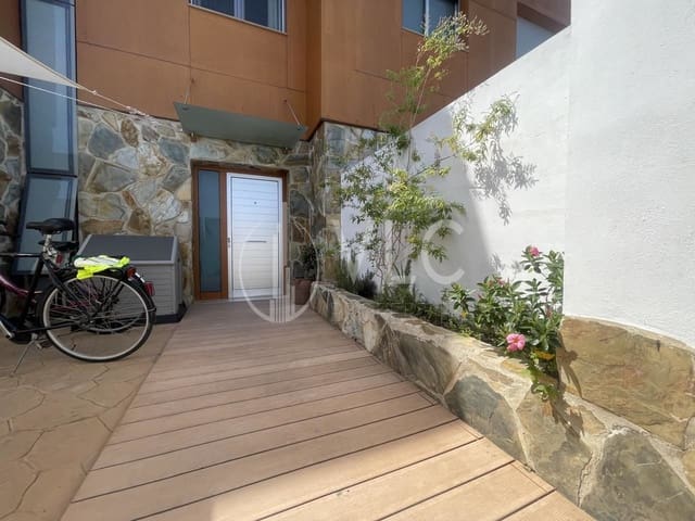 Chalet de 4 habitaciones en San Juan de Enova en venta con garaje - 285.000 € (Ref: 7581947)