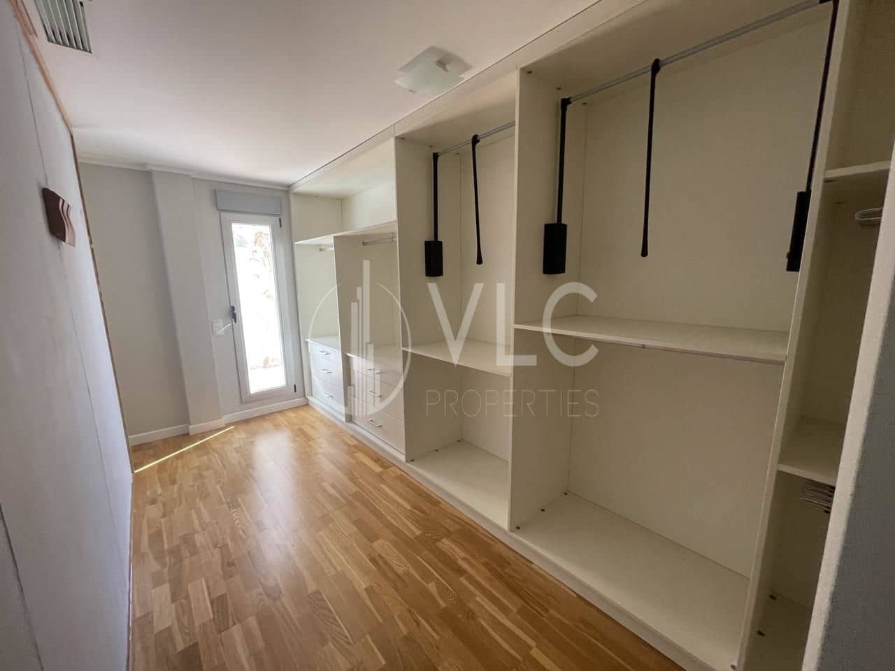 4 soverom Villa til salgs i San Juan de Enova med garasje - € 285 000 (Ref: 7581947)