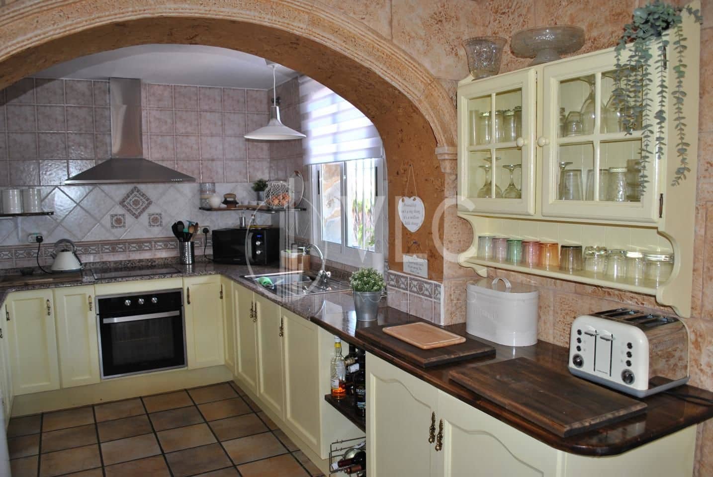 6 soveværelse Villa til salg i Turis med swimmingpool garage - € 329.500 (Ref: 7889121)