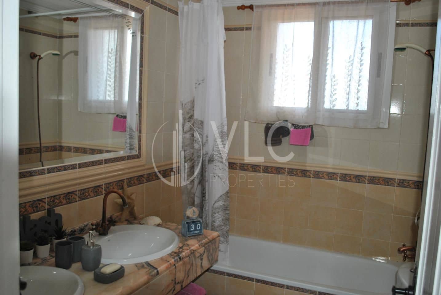 6 soveværelse Villa til salg i Turis med swimmingpool garage - € 329.500 (Ref: 7889121)