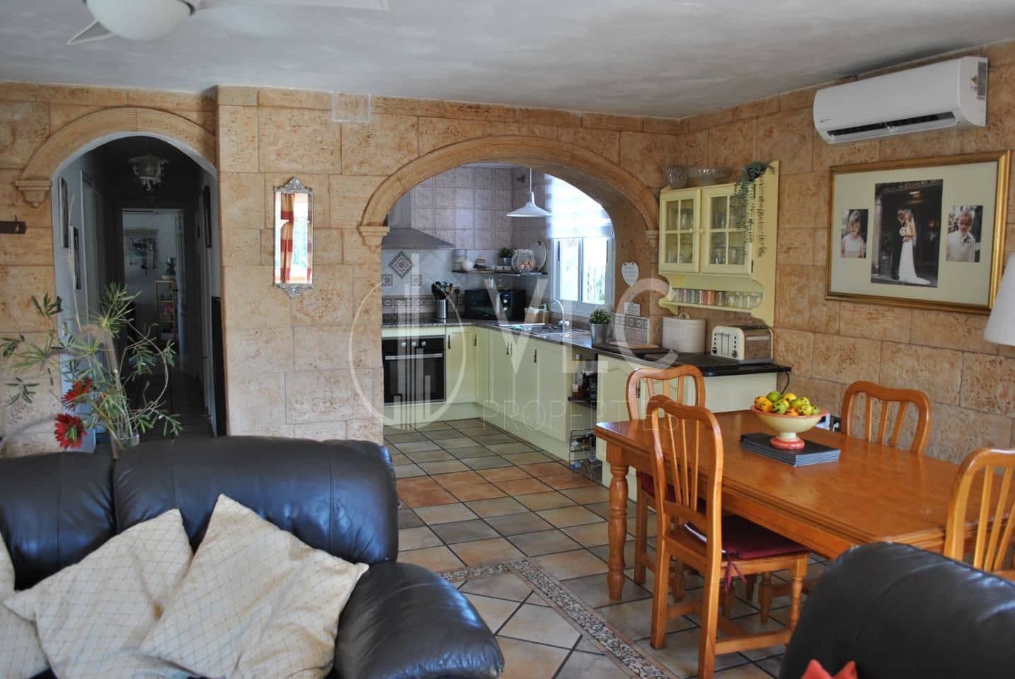 6 soveværelse Villa til salg i Turis med swimmingpool garage - € 329.500 (Ref: 7889121)