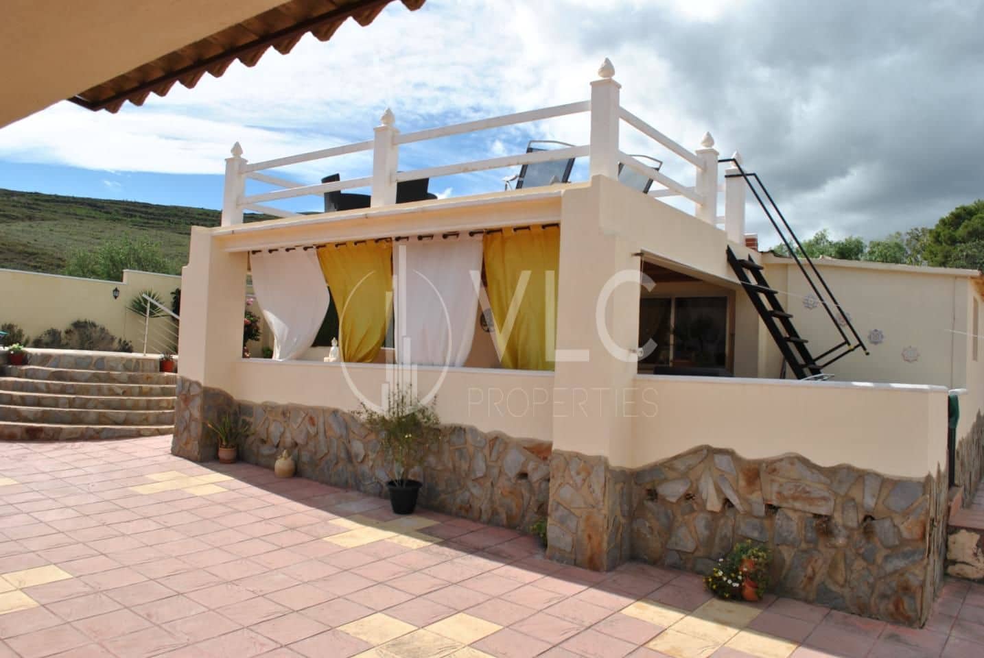 6 soveværelse Villa til salg i Turis med swimmingpool garage - € 329.500 (Ref: 7889121)