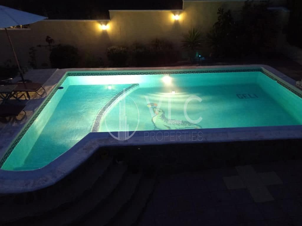 6 soveværelse Villa til salg i Turis med swimmingpool garage - € 329.500 (Ref: 7889121)