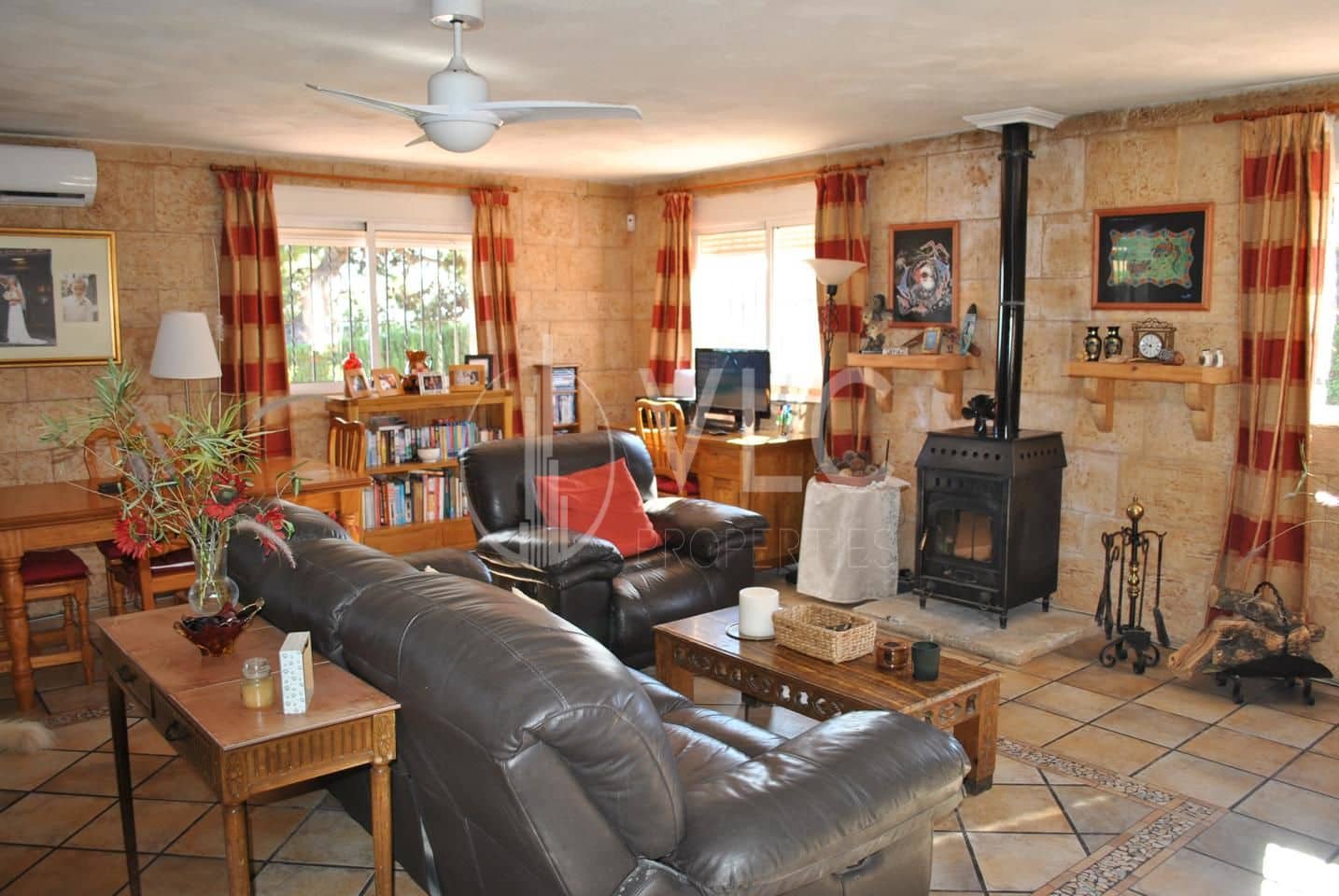 6 soveværelse Villa til salg i Turis med swimmingpool garage - € 329.500 (Ref: 7889121)