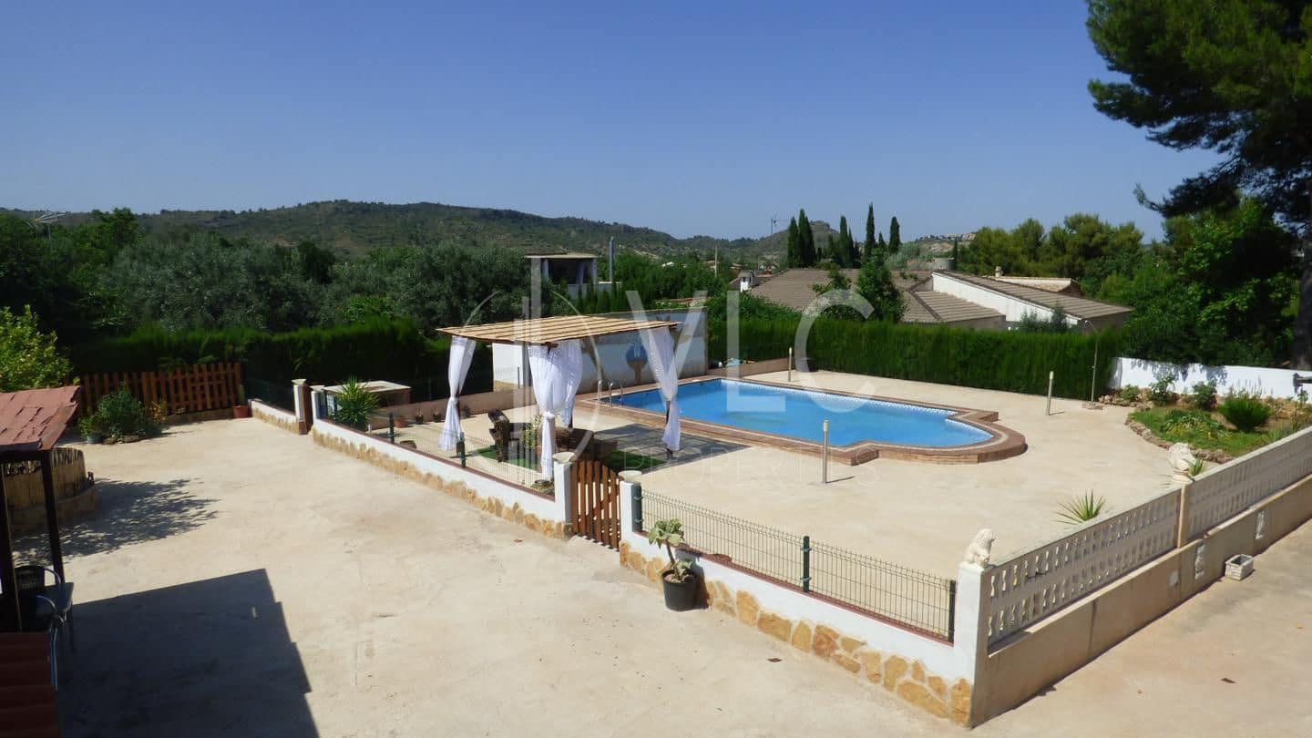 7 slaapkamer Villa te koop in Montroy met zwembad garage - € 275.000 (Ref: 8218133)