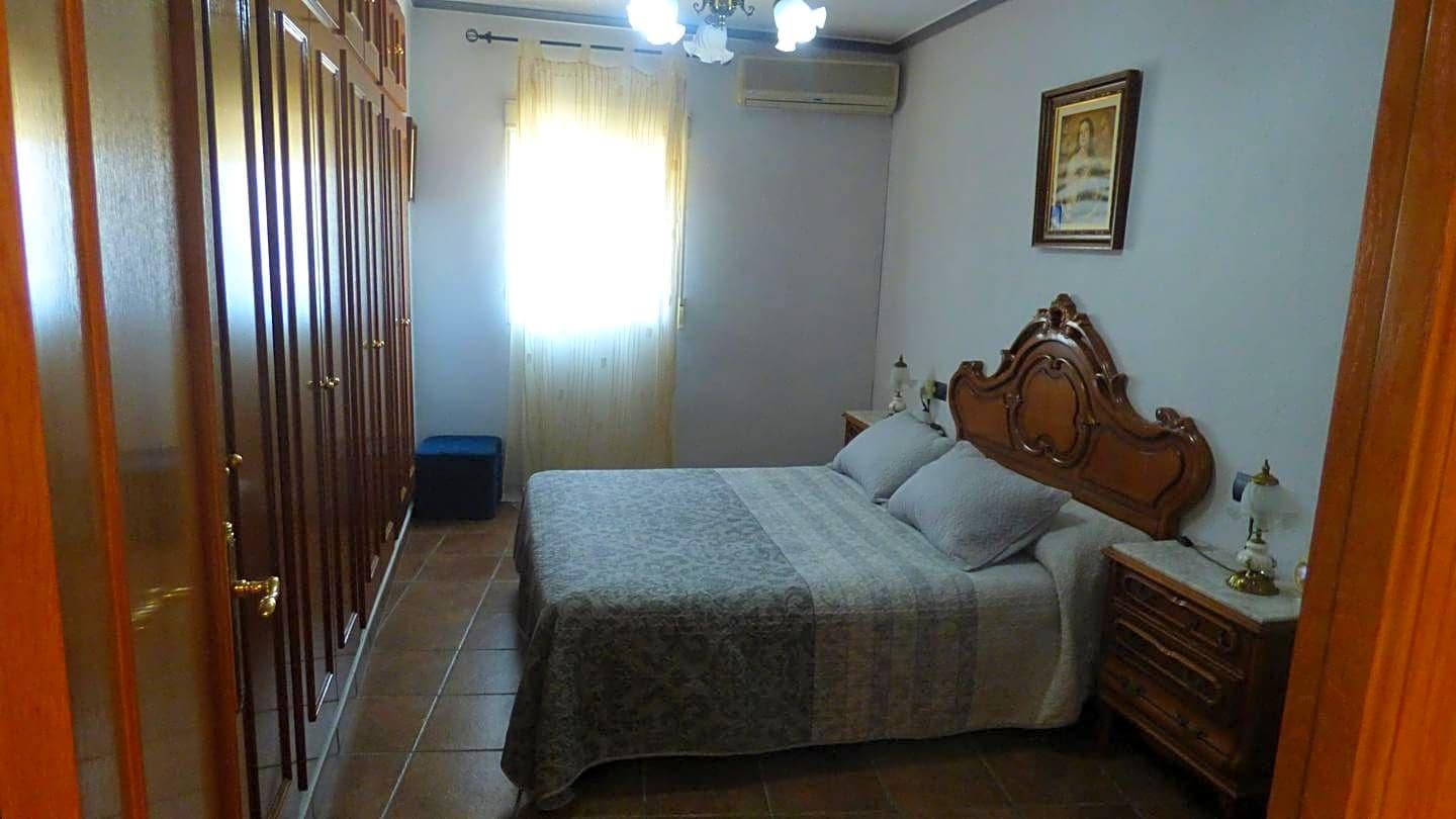 7 slaapkamer Villa te koop in Montroy met zwembad garage - € 275.000 (Ref: 8218133)