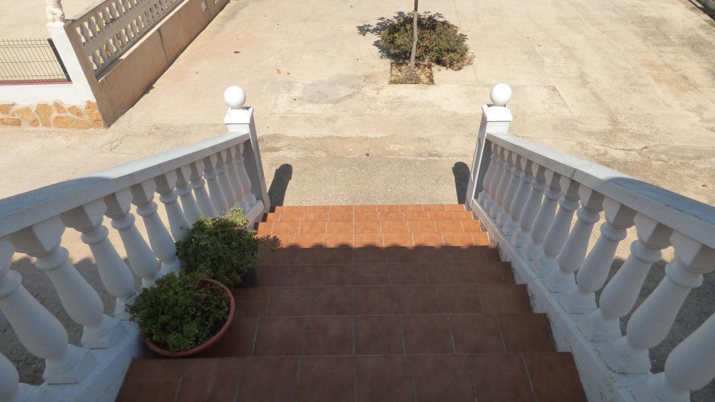 7 slaapkamer Villa te koop in Montroy met zwembad garage - € 275.000 (Ref: 8218133)