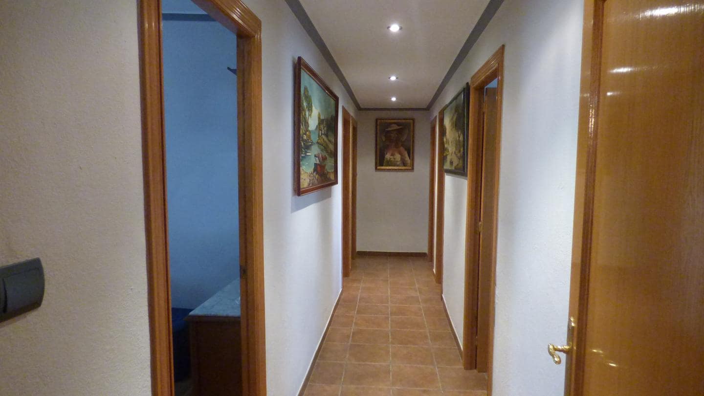 7 slaapkamer Villa te koop in Montroy met zwembad garage - € 275.000 (Ref: 8218133)