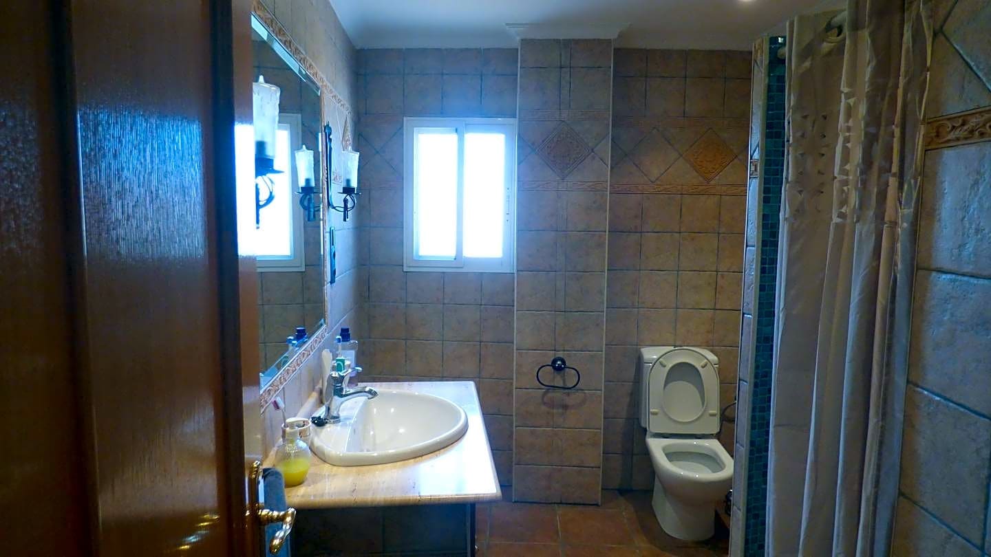 7 slaapkamer Villa te koop in Montroy met zwembad garage - € 275.000 (Ref: 8218133)