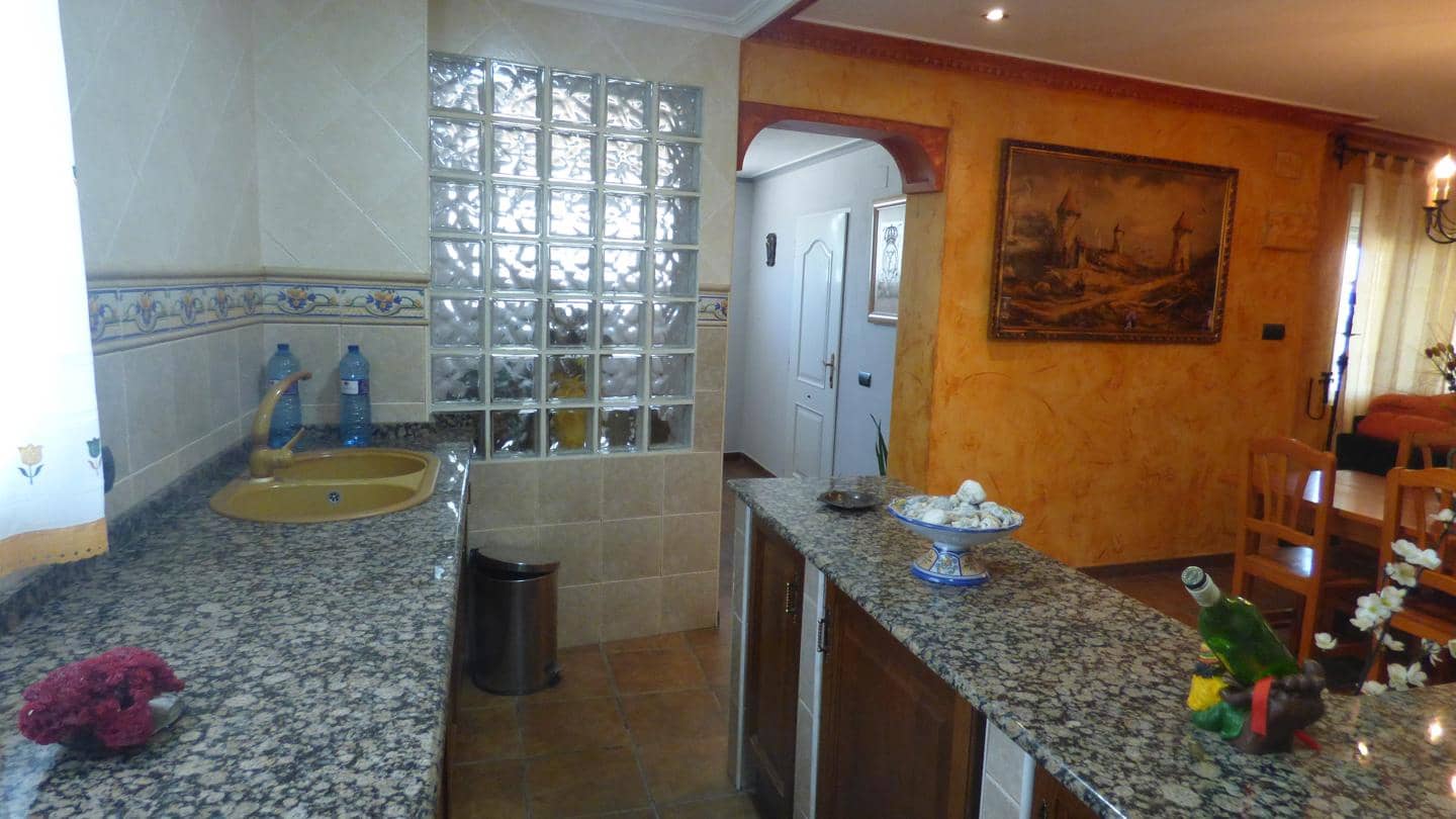 7 slaapkamer Villa te koop in Montroy met zwembad garage - € 275.000 (Ref: 8218133)