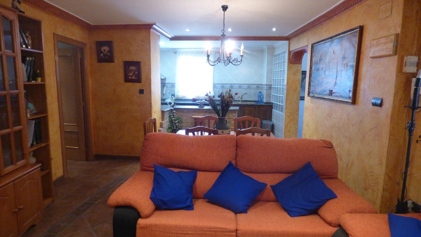 7 slaapkamer Villa te koop in Montroy met zwembad garage - € 275.000 (Ref: 8218133)