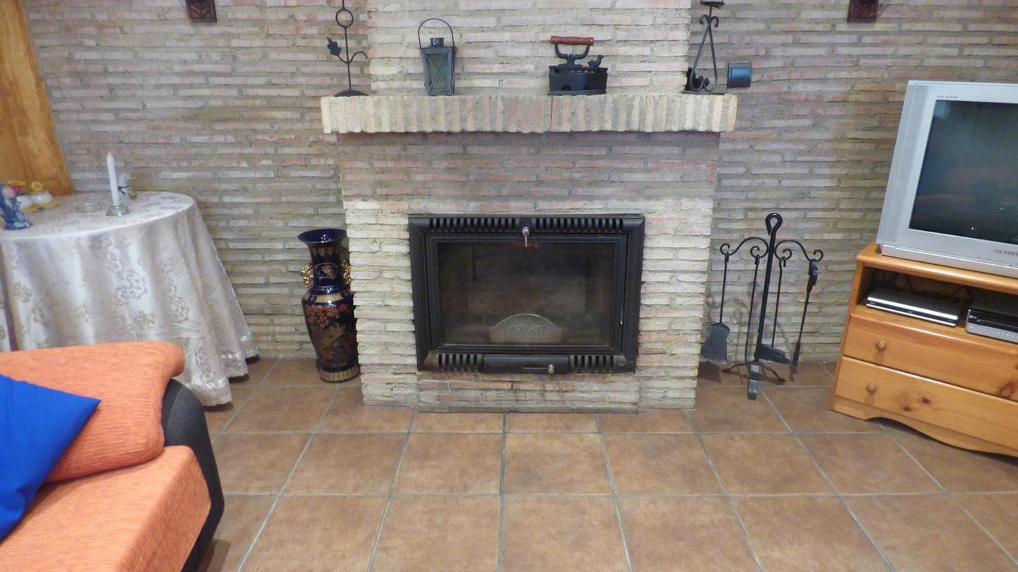 7 slaapkamer Villa te koop in Montroy met zwembad garage - € 275.000 (Ref: 8218133)