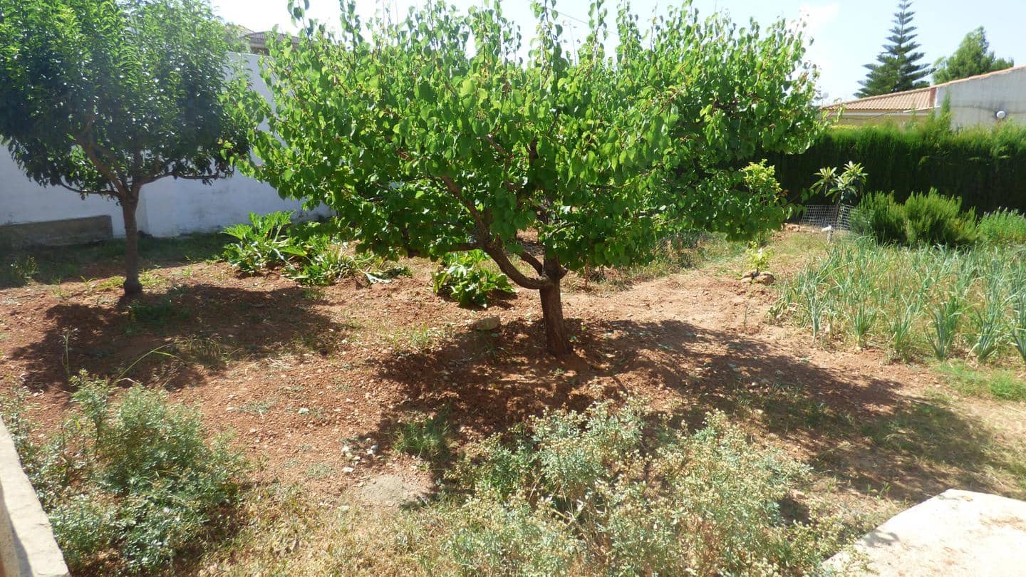 7 slaapkamer Villa te koop in Montroy met zwembad garage - € 275.000 (Ref: 8218133)