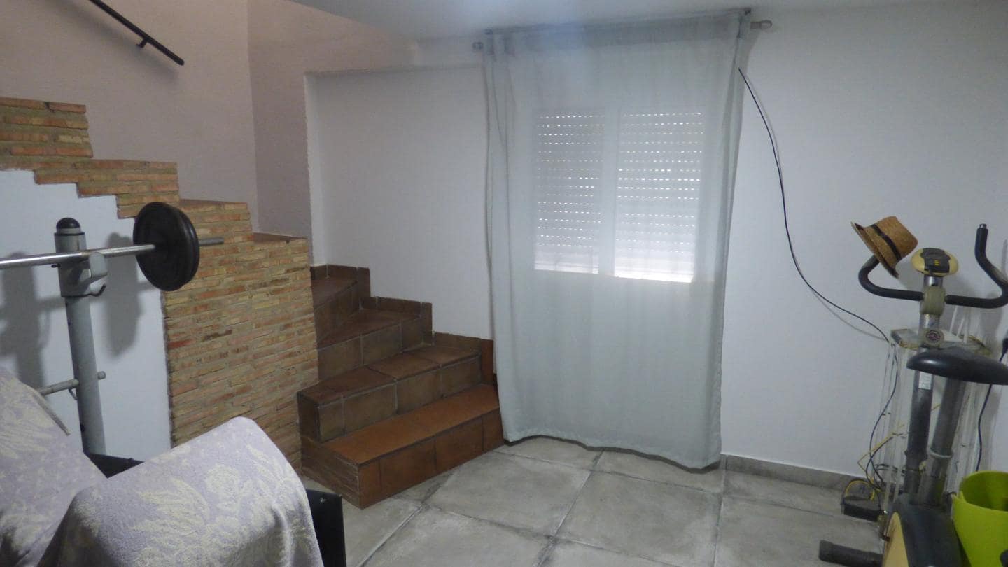 7 slaapkamer Villa te koop in Montroy met zwembad garage - € 275.000 (Ref: 8218133)