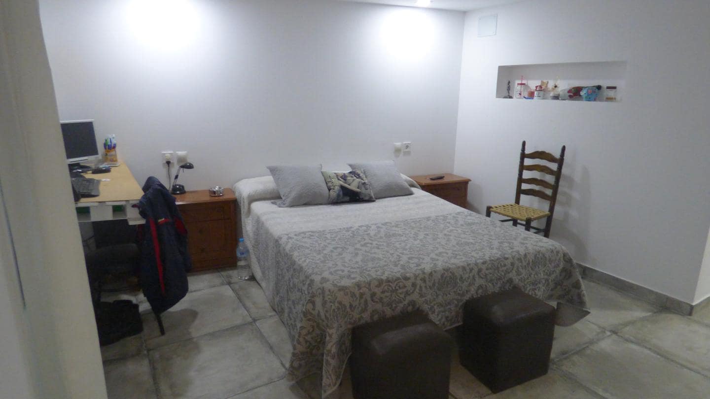 7 slaapkamer Villa te koop in Montroy met zwembad garage - € 275.000 (Ref: 8218133)