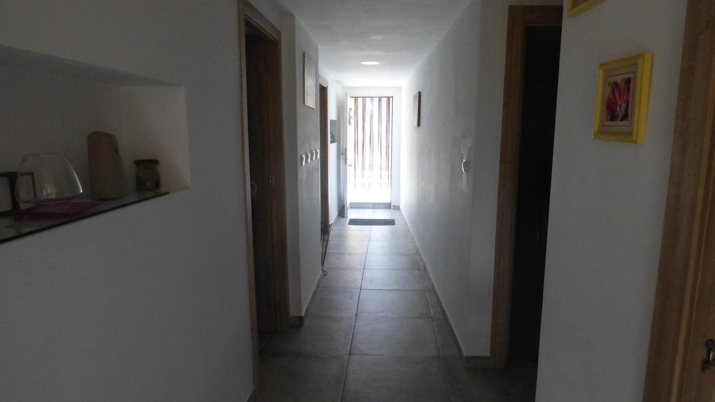 7 slaapkamer Villa te koop in Montroy met zwembad garage - € 275.000 (Ref: 8218133)