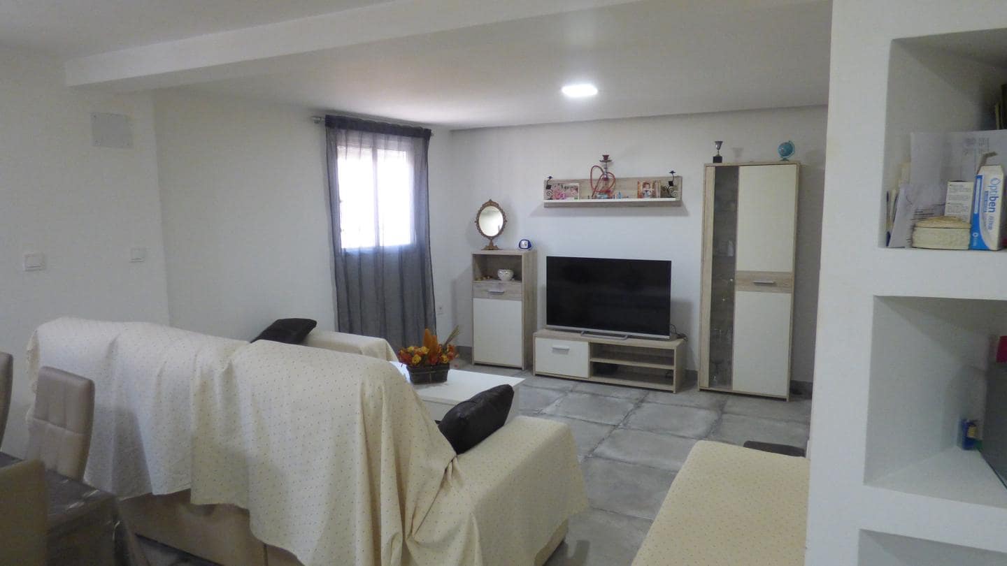 7 slaapkamer Villa te koop in Montroy met zwembad garage - € 275.000 (Ref: 8218133)