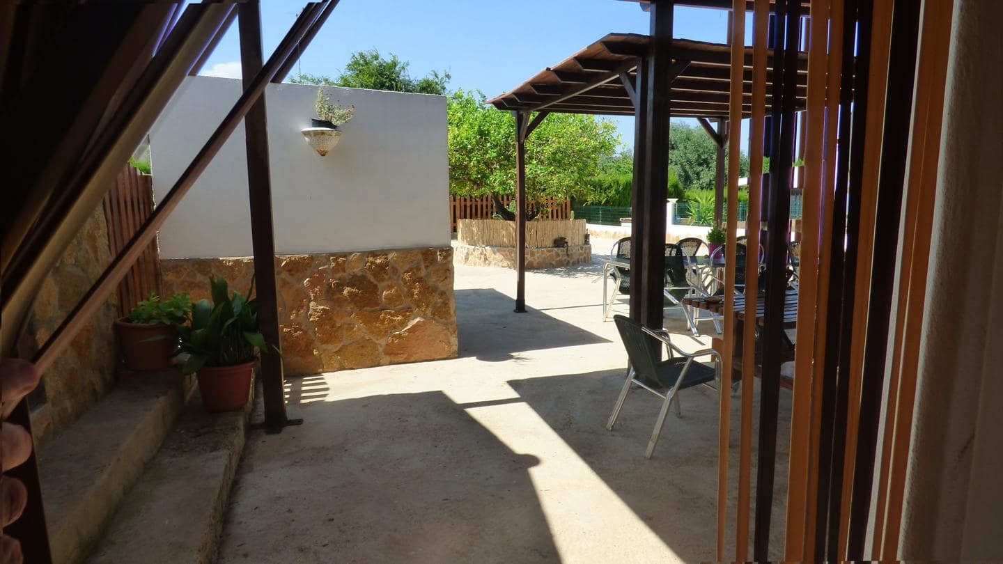 7 slaapkamer Villa te koop in Montroy met zwembad garage - € 275.000 (Ref: 8218133)