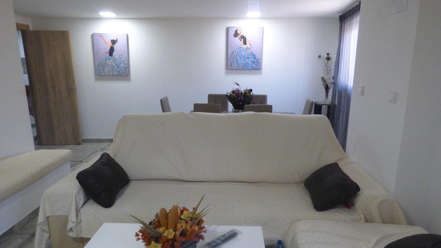 7 slaapkamer Villa te koop in Montroy met zwembad garage - € 275.000 (Ref: 8218133)